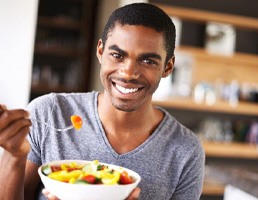 Patient in Ellicott City eating with Invisalign